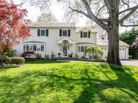 812 Hunt Ln, North Hempstead, NY 11030