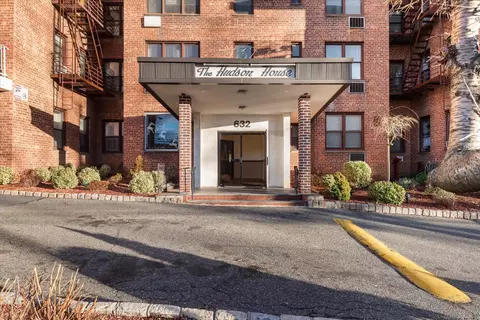 632 Warburton #3J, Yonkers, NY 10701