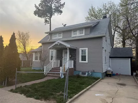 15 Elizabeth Ave, Hempstead, NY 11550