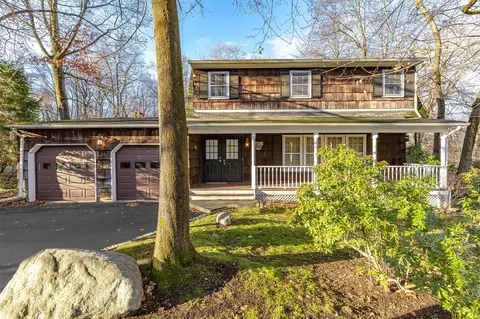 33 Dawn Ln, Ramapo, NY 10901