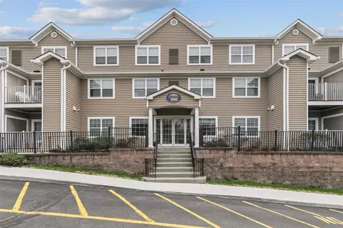 100 Woodcrest Ln #114, Mount Kisco, NY 10549