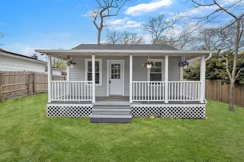 31 Ormond Ave, Selden, NY 11784