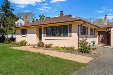 15 Reeves Rd, Center Moriches, NY 11934