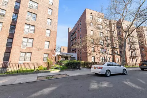 141-05 Pershing Cres #117, New York, NY 11435