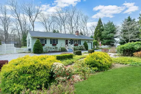 6980 Skunk Ln, Cutchogue, NY 11935