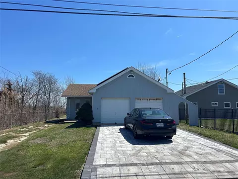 47 Oceanview Dr, Mastic Beach, NY 11951