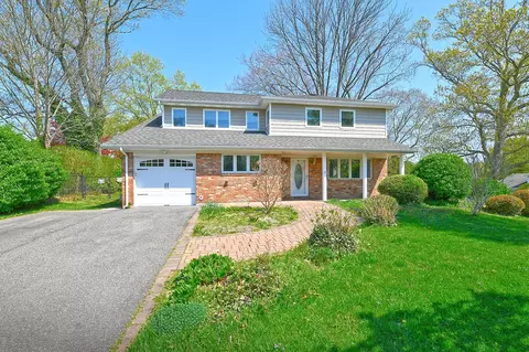 55 Cross Bow Ln, Commack, NY 11725