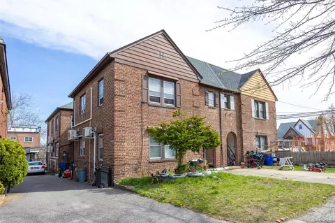 154-39 64 Ave, New York, NY 11367
