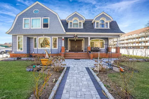 25 N Long Beach Ave, Freeport, NY 11520