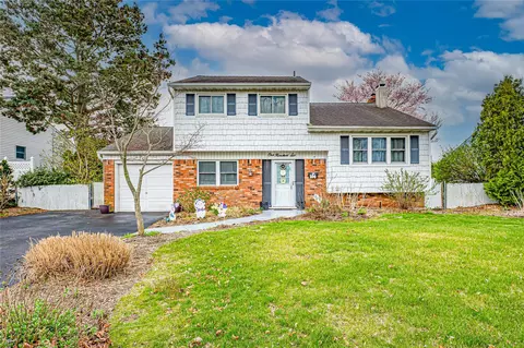106 Rumford Rd, Kings Park, NY 11754