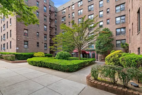 83-25 98 St #3T, New York, NY 11421