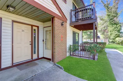 615 Broadway #15, Amityville, NY 11701