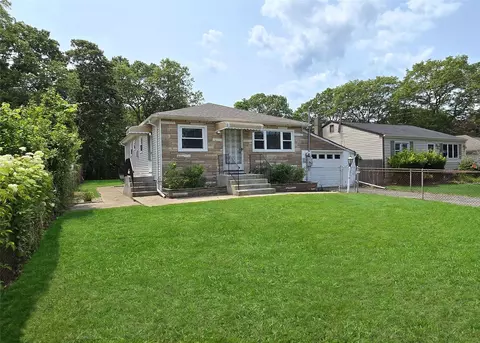 702 Johnson Ave, Ronkonkoma, NY 11779