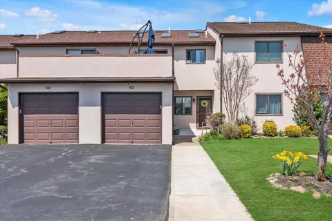 1 Anchorage Way #303, Freeport, NY 11520