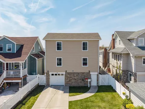 19 West Ave, Lawrence, NY 11559