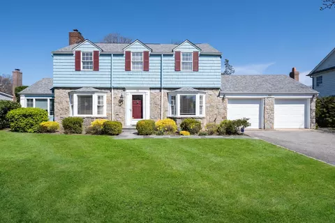 135 Northwoods Rd, North Hempstead, NY 11030