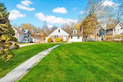 215 Grove St, Mount Kisco, NY 10549