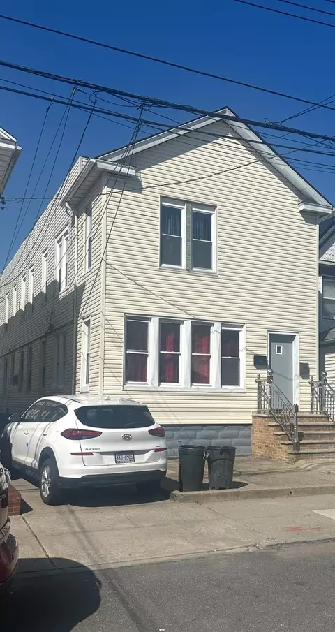 10428 114th St, South Richmond Hill, NY 11419