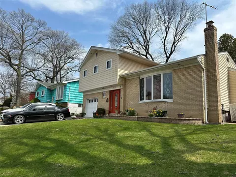 919 Pinelake Dr, West Hempstead, NY 11552