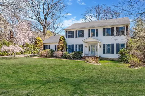 7 Wyona Ct, Huntington, NY 11743