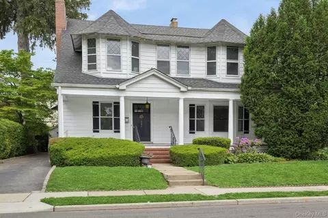 124 Roxbury Rd, Garden City, NY 11530