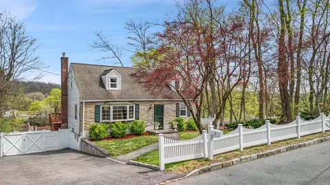 4 Perry Ave, Greenburgh, NY 10603