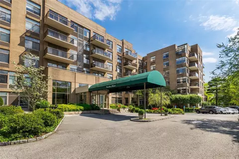 35 N Chatsworth Ave #6J, Larchmont, NY 10538