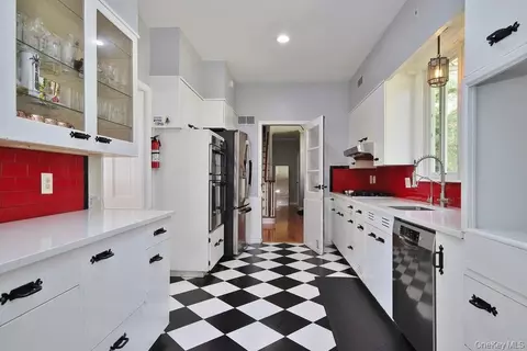 Kitchen - 1 Noel Dr, Ossining, NY 10562 photo 3 of 3