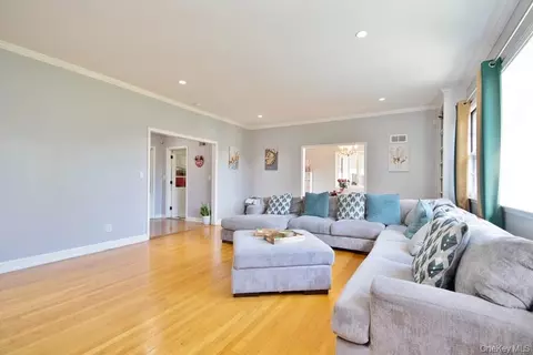 Living - 1 Noel Dr, Ossining, NY 10562 photo 3 of 5