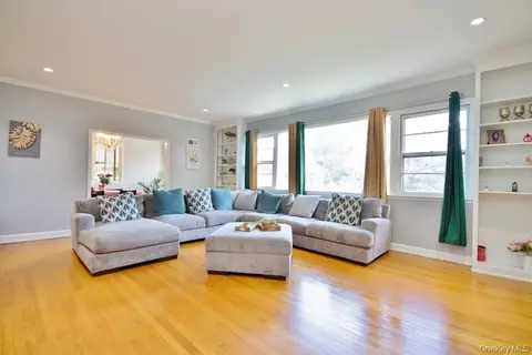 Living - 1 Noel Dr, Ossining, NY 10562 photo 2 of 5