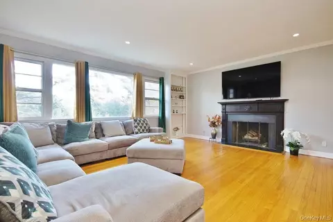 Living - 1 Noel Dr, Ossining, NY 10562 photo 1 of 5