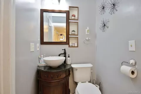 Bath - 1 Noel Dr, Ossining, NY 10562 photo 3 of 4