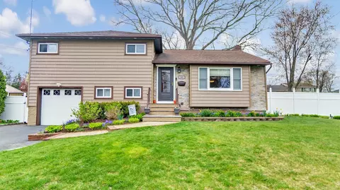 66 Poet St, North Babylon, NY 11703