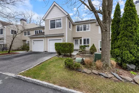 128 Winchester Dr, Yonkers, NY 10710