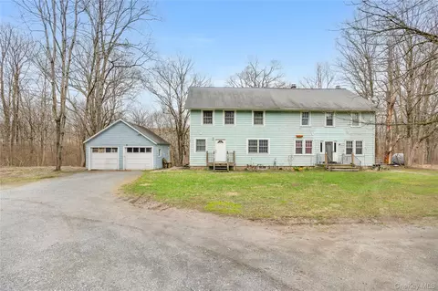 185 Creek Rd, Pleasant Valley, NY 12569