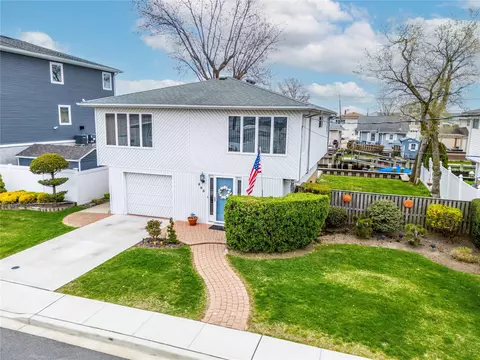 465 Nassau Ave, Freeport, NY 11520