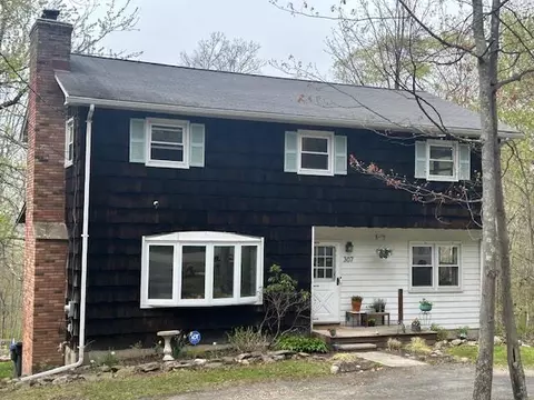 307 Greeves Rd, Wawayanda, NY 10958