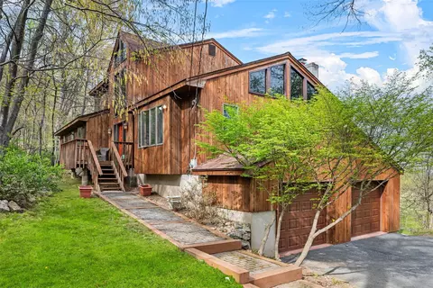 38 Ridgetop Dr, Tomkins Cove, NY 10986