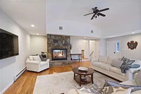 28 Perch Dr, Mahopac, NY 10541