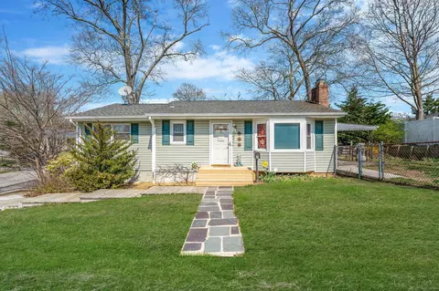 7 New Rd, Lake Ronkonkoma, NY 11779