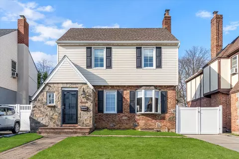 16643 24th Rd, New York, NY 11357