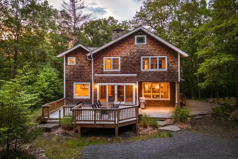 32 Northwoods Rd, Saugerties, NY 12477