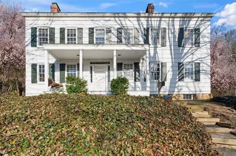 125 E Broadway, North Hempstead, NY 11576