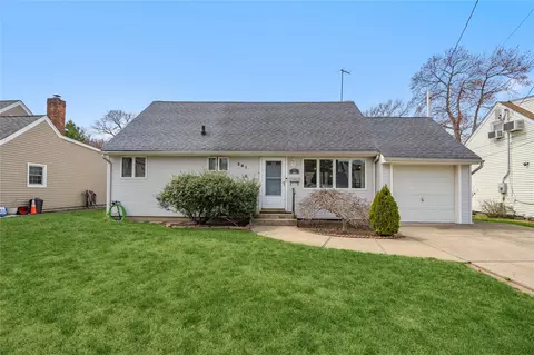 281 Meadowbrook Rd, Merrick, NY 11566
