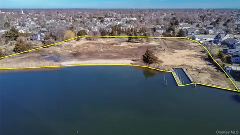 66 Cedar Ln, Babylon, NY 11702