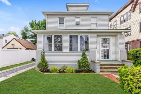 30 Burr Ave, Hempstead, NY 11550