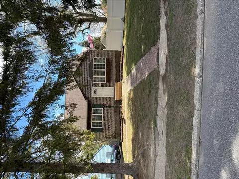 253 Sears Rd, West Islip, NY 11795