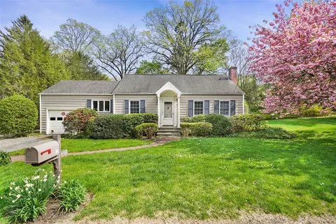 20 Orchard Ln, Katonah, NY 10536