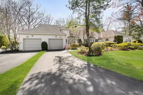 61 Brook Hills Cir, White Plains, NY 10605