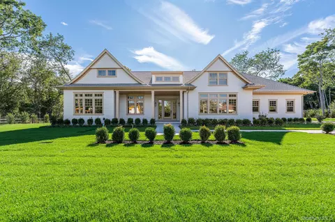 2215 Laurel Ave, Southold, NY 11971